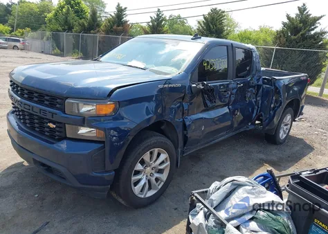 2020 Chevrolet Silverado 1500 4Wd Short Bed Custom z USA, uszkodzony, nr VIN 3GCPYBEK2LG167490